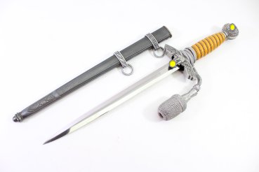 Very fine Luftwaffe officer's dagger with an orange grip, manufactured by SMF, Solingen.