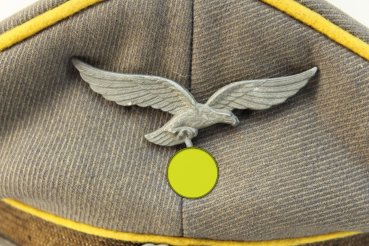   Schirmmütze der Luftwaffe für Fliegendes Personal  Mannschaften & Unteroffiziere in schönem Zustand, Adler mit Hersteller