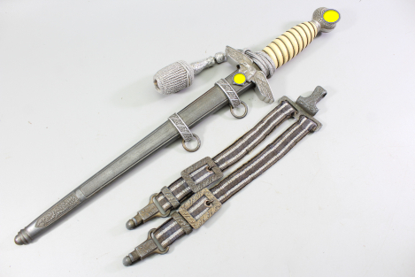 Preview: Originaler ungereinigter Offiziersdolch der Luftwaffe mit Gehänge und Portepee Hersteller Clemen & Jung, Solingen,