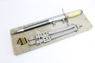 NVA honor dagger, NVA dagger for officers, manufacturer Mühlhausen with 3-hole hanger in a box with the same number