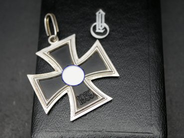 Knight's Cross of the Iron Cross 1939 with ribbon in case