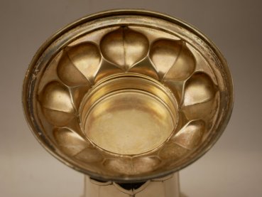 Schwerer Silber Pokal mit Inschrift "Vereinigung 8. Bayr. Res. Feld Art. Rgt. - Dem Sieger im Preiskegeln - Augsburg am 4. Sept. 1930"