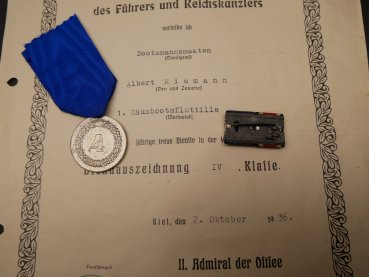 Kriegsmarine certificate + medal - service award for 4 years of loyal service on a ribbon + field clasp