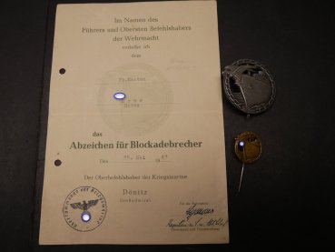 Kriegsmarine Nachlass Urkunden und Orden Kommando Zerstörer " Bruno Heinemann " - EK2 in Tüte + Blockadebrecher mit Miniatur