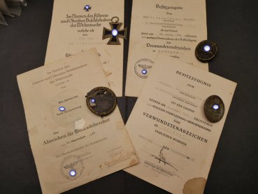 Kriegsmarine legacy certificates and medals 2nd naval anti-aircraft division - EK2 + blockade runner + wounded badge in black + silver