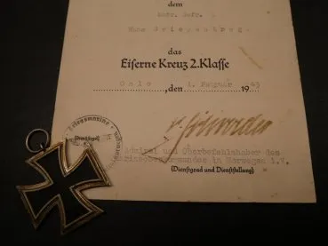 Kriegsmarine legacy certificates and medals 2nd naval anti-aircraft division - EK2 + blockade runner + wounded badge in black + silver