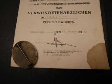 Kriegsmarine legacy certificates and medals 2nd naval anti-aircraft division - EK2 + blockade runner + wounded badge in black + silver