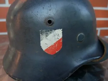 Luftwaffe Stahlhelm M35 mit zwei Emblemen - gestempelt "Fl.Ausb.Rgt.23" 1939 in Magdeburg aufgestellt