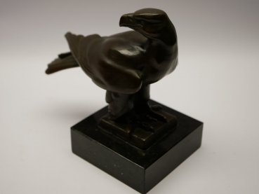 Paperweight / desk decoration in the shape of an eagle