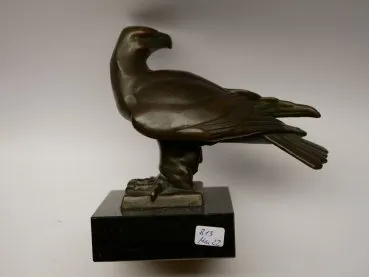 Paperweight / desk decoration in the shape of an eagle