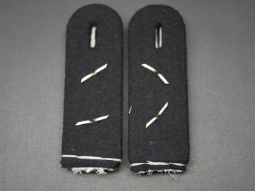 Waffen-SS pair of shoulder boards for an SS-Hauptsturmführer - Mountain Infantry or SD Security Service