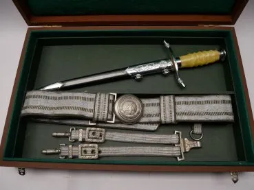 Early NVA dagger with three-hole hanger + parade field sash in a specially purchased case - Panzertruppe Torgau