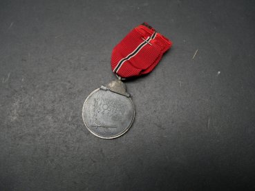 Medaille Winterschlacht im Osten 1941/42 (Ostmedaille) am Band + Urkunde