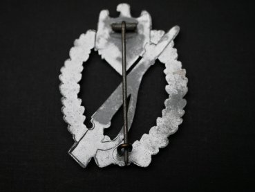 ISA Infantry Assault Badge, zinc, without manufacturer, half-hollow version