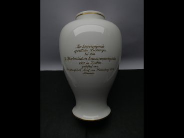 Meissen - Large Lidded Vase / Cup "For Peace and Friendship between Nations" Berlin 1951 - For outstanding sporting achievements