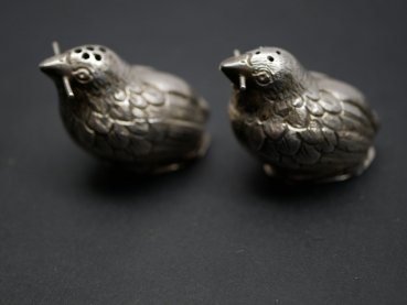 Preview: Paar figürliche Salz- und Pfefferstreuer - Vögel - 925er Silber vom Hersteller Schleißner Hanau