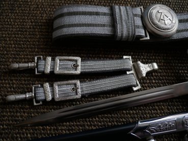 Preview: NVA Offiziersdolch mit Gehänge + Paradebinde + Fangschnur