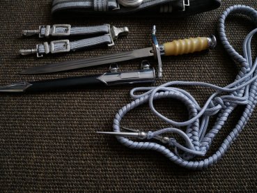 Preview: NVA Offiziersdolch mit Gehänge + Paradebinde + Fangschnur