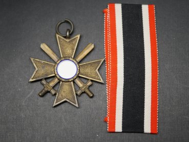 Preview: KVK - Kriegsverdienstkreuz 2. Klasse mit Schwerter am Band - Hersteller 65 Klein & Quenzer