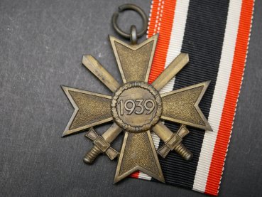 Preview: KVK - Kriegsverdienstkreuz 2. Klasse mit Schwerter am Band - Hersteller 65 Klein & Quenzer