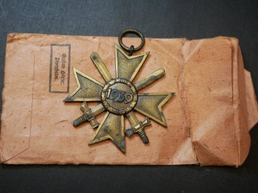 Preview: KVK - Kriegsverdienstkreuz 2. Klasse mit Schwerter Hersteller 67 H. Kreisel, Gablonz + Tüte Gustav Hörter, Pforzheim