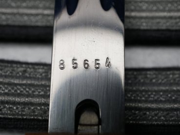 Geschenkdolch - NVA Offiziersdolch mit gravierter Klinge "für ausgezeichnete Leistungen" mit Gehänge in Schachtel