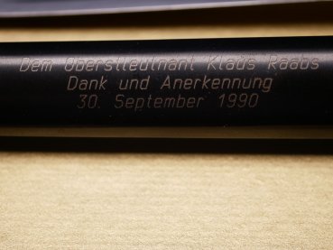 Preview: Geschenkdolch / Abschiedsgeschenk - NVA Offiziersdolch mit gravierter Scheide "Dank und Anerkennung 1990" in Schachtel
