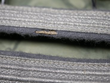 DDR / NVA Ehrendolch der Offiziere, Hersteller Mühlhausen mit dem frühen 3 Loch Gehänge in nummerngleicher Schachtel