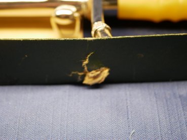 DDR / NVA Ehrendolch der Offiziere, Hersteller Mühlhausen mit dem frühen 3 Loch Gehänge in nummerngleicher Schachtel