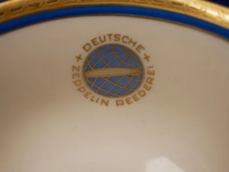 Tee- oder Kaffeetasse "Zeppelin Service" von Heinrich-Elfenbein-Porzellan