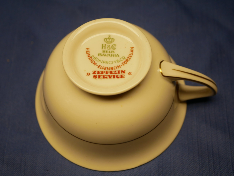 Preview: Tee- oder Kaffeetasse "Zeppelin Service" von Heinrich-Elfenbein-Porzellan