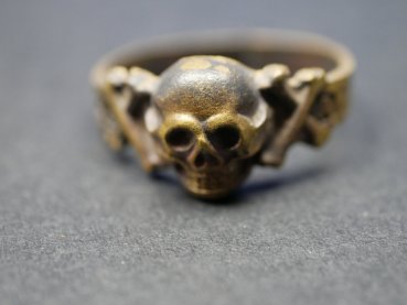 Preview: Originaler Totenkopfring Husarenring im Fundzustand / Hortfund / Rohling