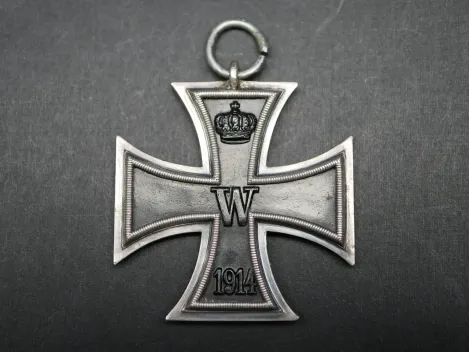 EK2 Eisernes Kreuz 2. Klasse 1914 - S in Öse gestempelt -  S – Heinrich Schneider, Leipzig, auch Schaper oder Scharfenberg möglich