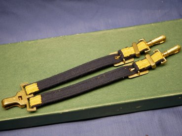 East German National People's Army (NVA) officer's dagger with hanger of the People's Navy in matching numbered box