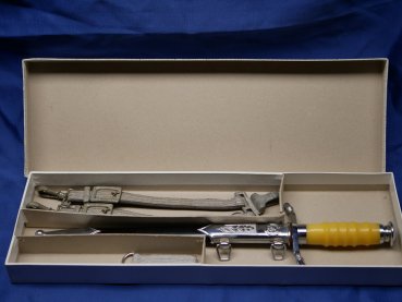 DDR NVA Textbook Dolch - Ehrendolch für Offiziere mit geflammter Klinge mit Gehänge und Koppelschlaufe in nummerngleicher Schachtel