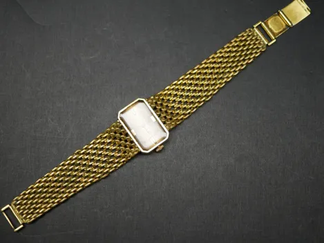 DAU - Ruhla Damenuhr "Für den Erbauern des Palast der Republik" Rs "Palast der Republik 13.08.1973 - 31.12.1975"