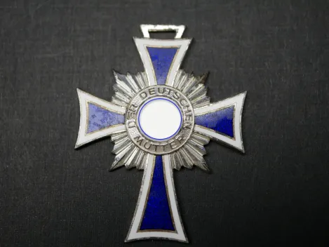 Mutterkreuz in Silber
