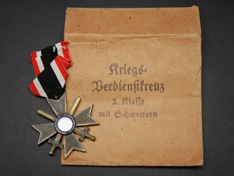 KVK - Kriegsverdienstkreuz 2. Klasse mit Schwerter am Band mit Tüte