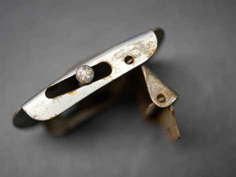 Preview: Kleines Sympathie Koppelschloss mit liegenden HK. Maße 48 x 32 mm