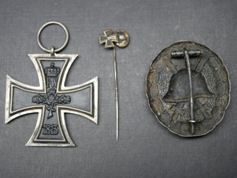 Preview: Iron Cross 2nd Class 1914 with manufacturer's mark LW + Wound Badge in Black + miniature