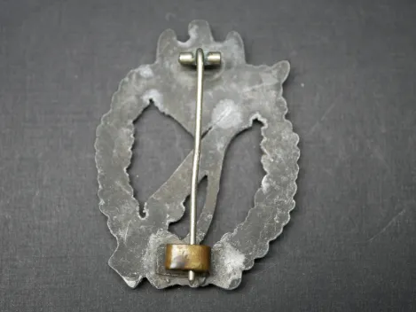 ISA Infantry Assault Badge in Silver, no manufacturer's mark, pin hook added