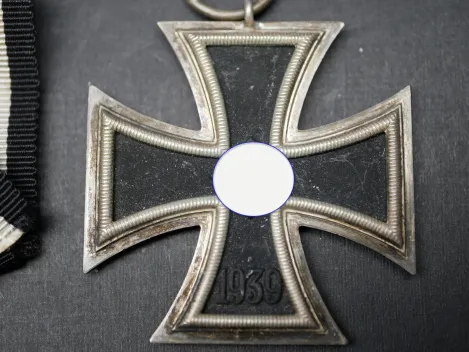 Iron Cross 2nd Class 1939, maker's mark 65 in ribbon ring, Klein & Quenzer, Oberstein with ribbon