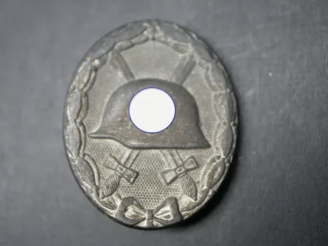 VWA Verwundetenabzeichen in Silber, Hersteller 107 Carl Wild, Hamburg