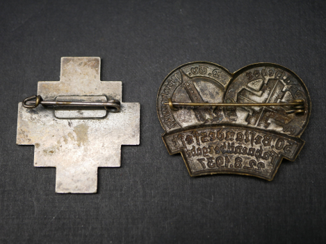 Preview: 2 Abzeichen - Turnverein Prichowitz Fahnenübergabe 1937 + Turnerfest Stuttgart 1935