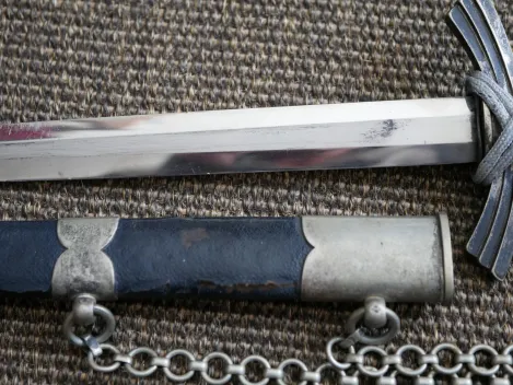 DLV / Luftwaffe Offiziersdolch, sogenannter Borddolch - 1. Modell mit versplinteten Scheidenbeschläge vom Hersteller Hörster Solingen
