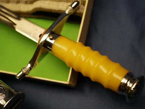 NVA officer's dagger of the land forces with hanger + parade sash + matching numbered box + guarantee certificate from 1984