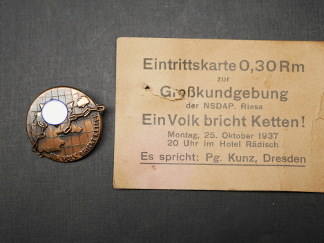 Abzeichen + Eintrittskarte - Ein Volk bricht Ketten