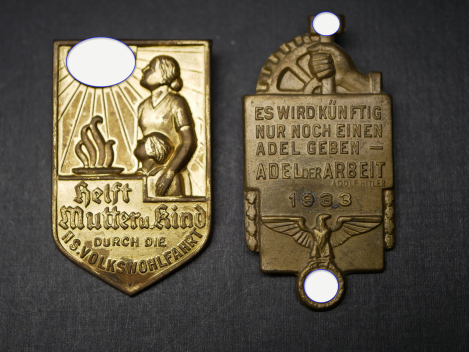 Preview: Abzeichen - Adel der Arbeit 1933 + Helft Mutter und Kind