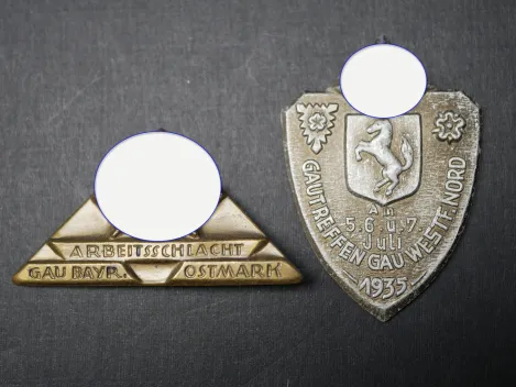 Abzeichen - Arbeitsschlacht Gau bayr. Ostmark + Gautreffen Gau Westf. Nord 1935, beschädigt