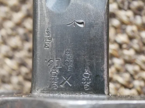 WW1 England Bajonett P1907 mit vielen Punzen guter getragener Zustand. Länge 56,5 cm